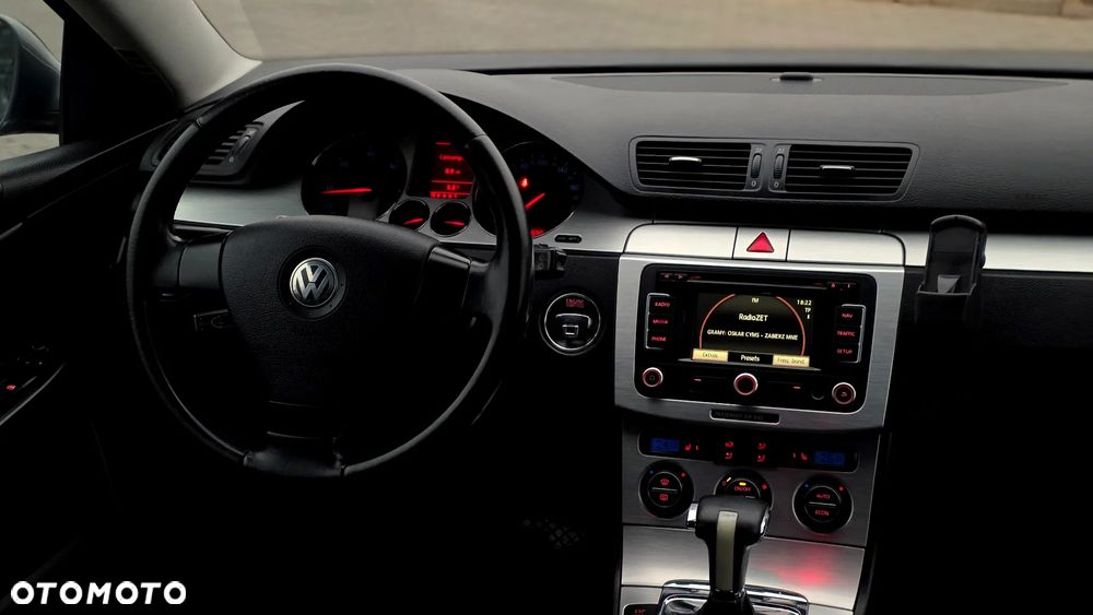 Volkswagen Passat Variant 2.0 TDI Highline DSG - 14