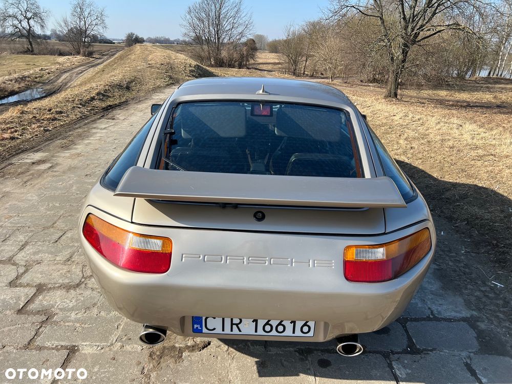 Porsche 928 - 10