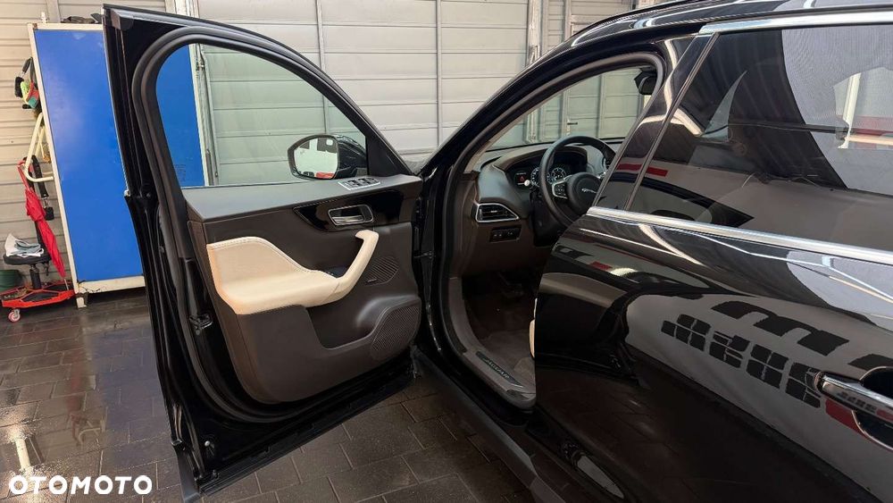Jaguar F-Pace - 21