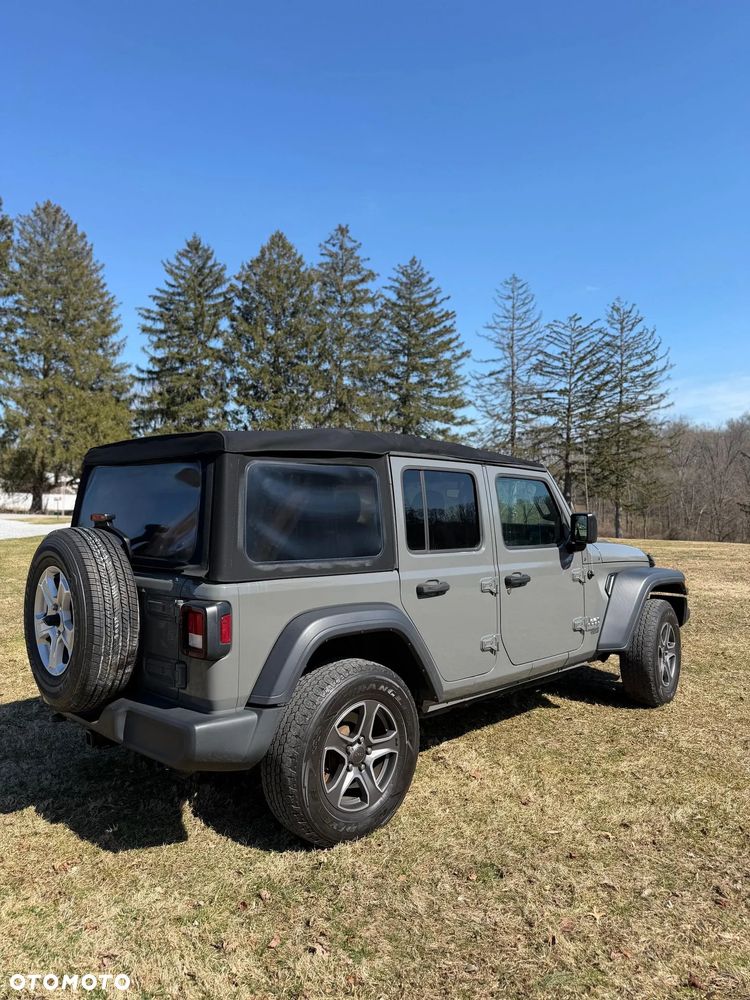 Jeep Wrangler - 12