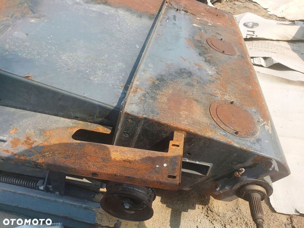 PODAJNIK POCHYŁY GARDZIEL KOMBAJN FENDT 6335C 15r - 10