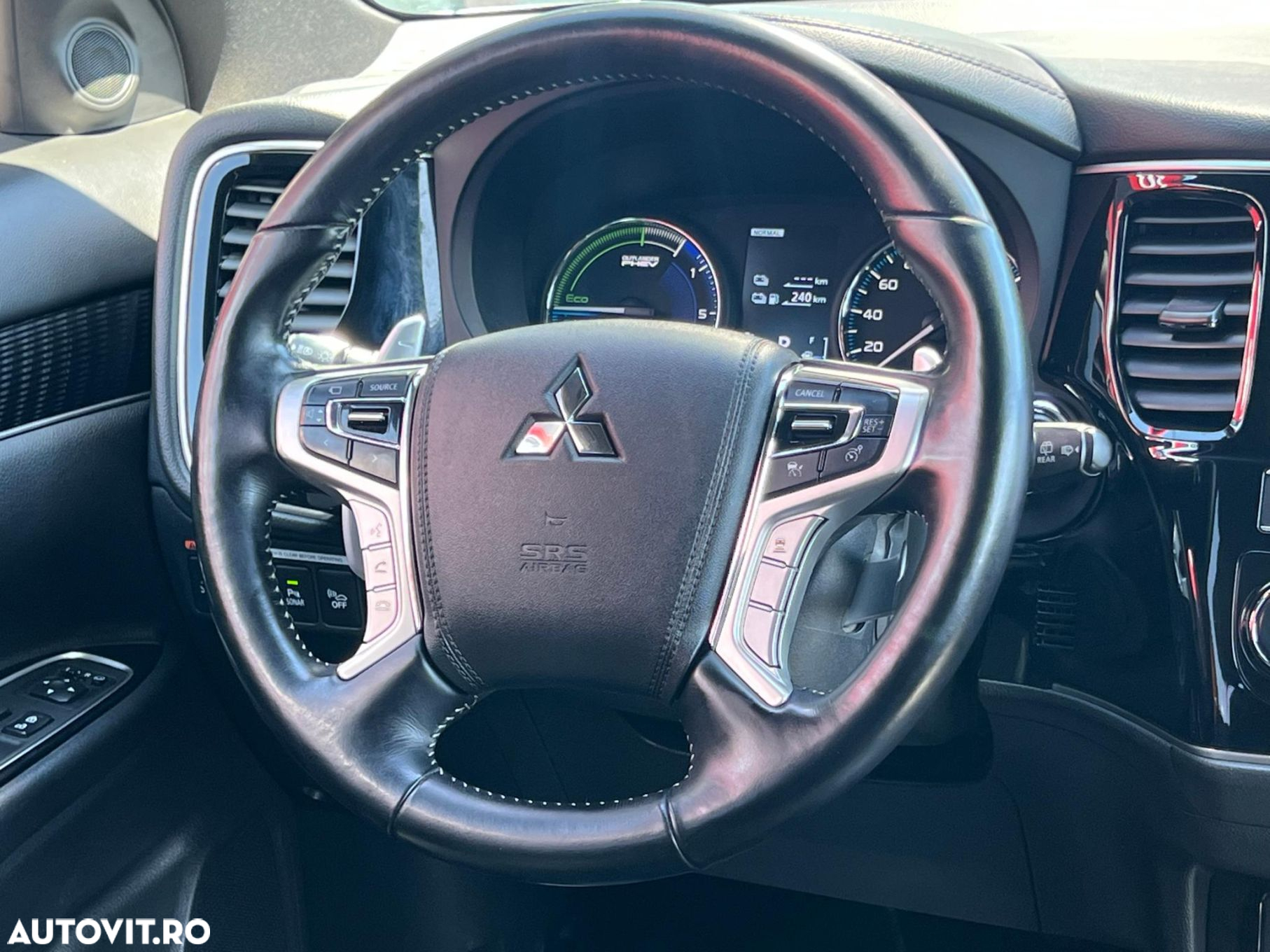 Mitsubishi Outlander - 8