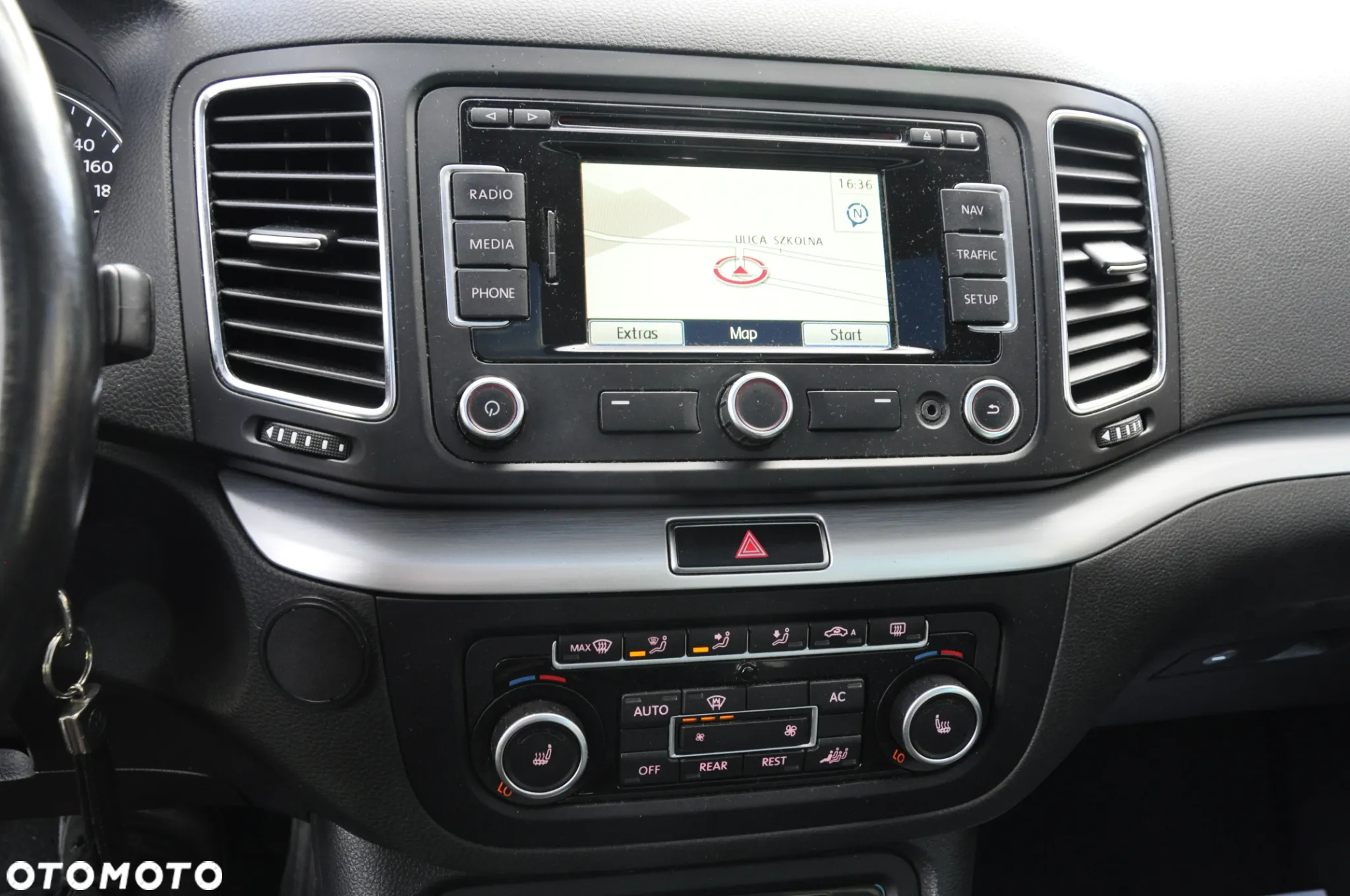 Volkswagen Sharan 2.0 TDI Highline DSG - 8