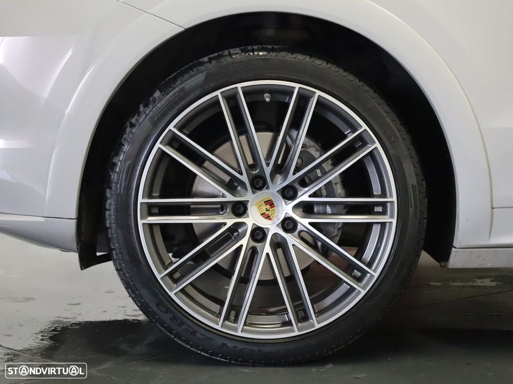 Porsche Cayenne Coupé E-Hybrid - 6