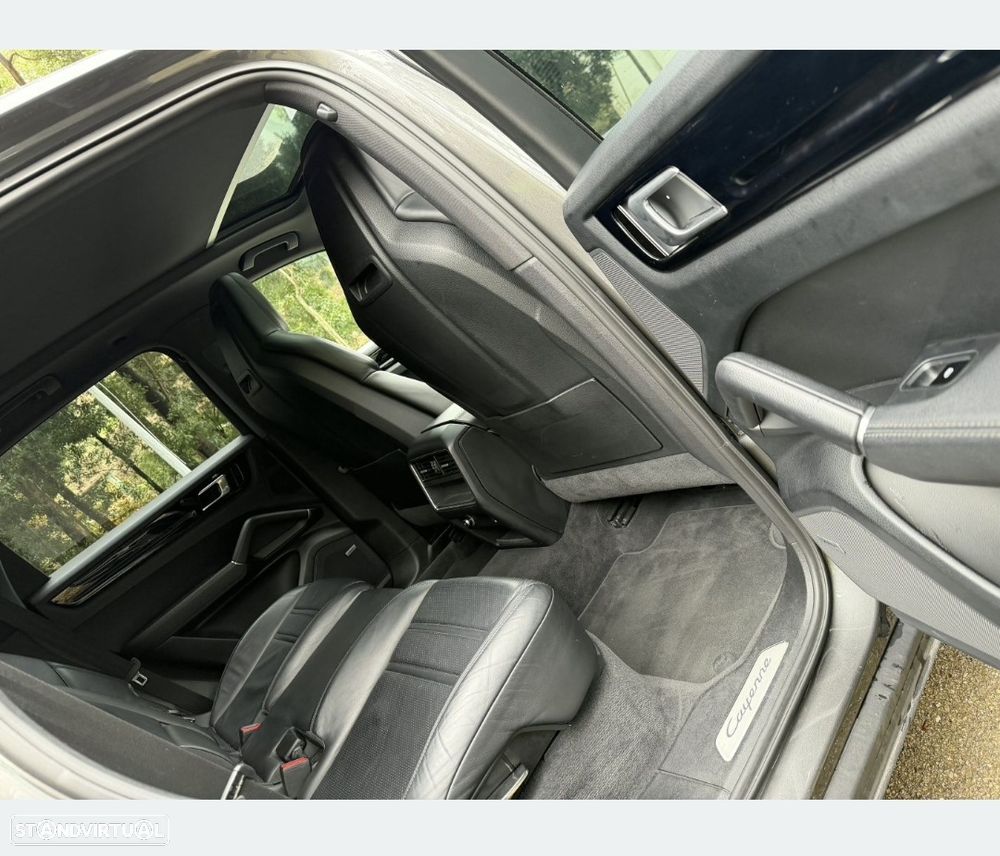 Porsche Cayenne Platinum Edition - 9