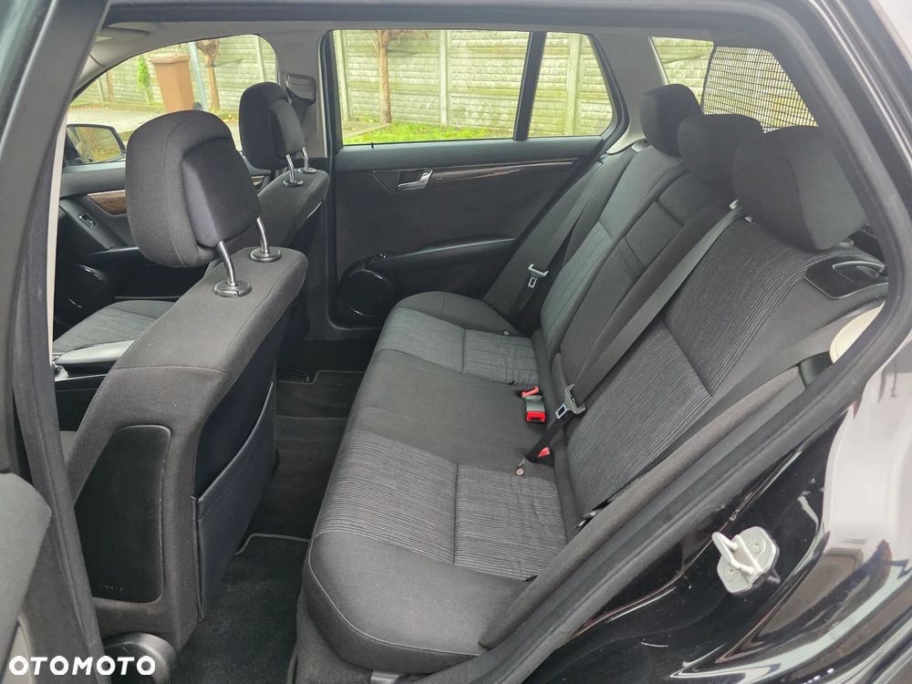 Mercedes-Benz Klasa C 220 CDI DPF Automatik Elegance - 33