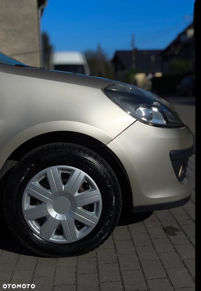 Renault Clio - 11