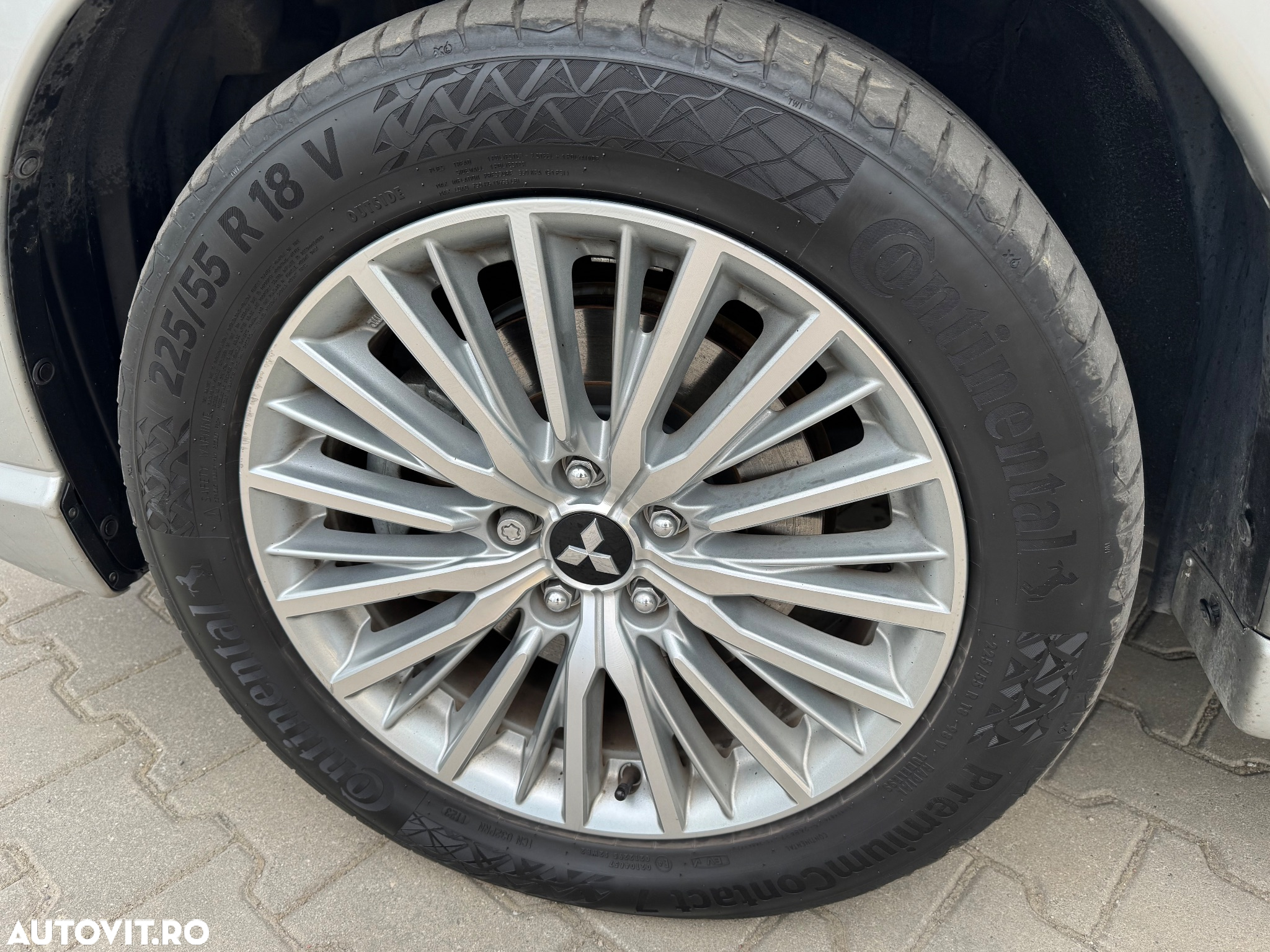 Mitsubishi Outlander 2.4 4WD Plug-In Hybrid Plus - 11
