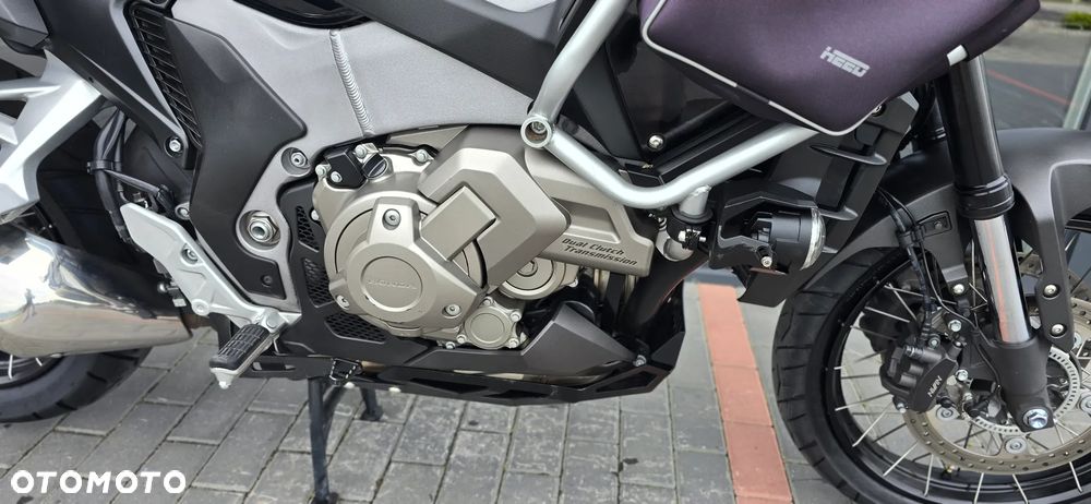 Honda VFR - 12