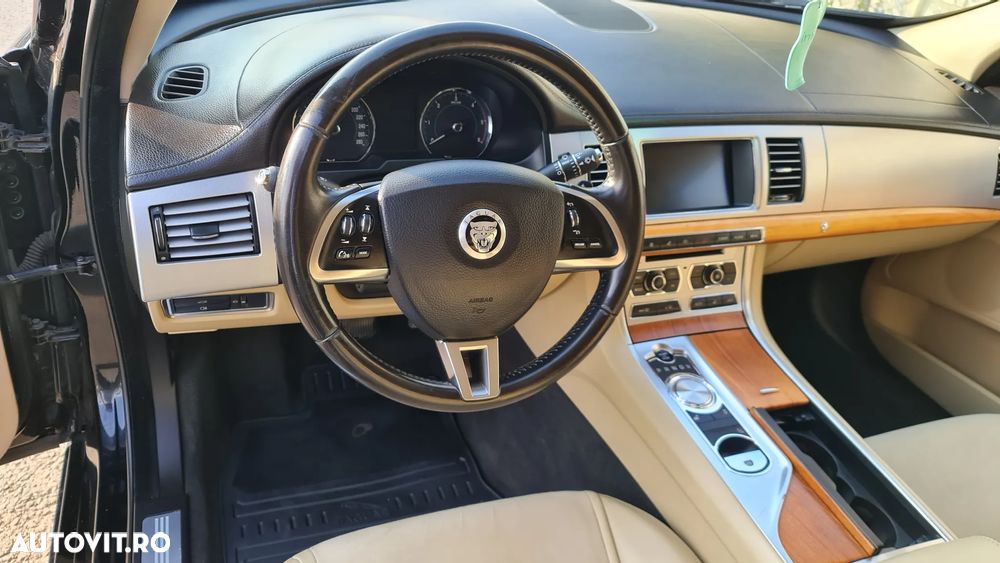Jaguar XF - 10