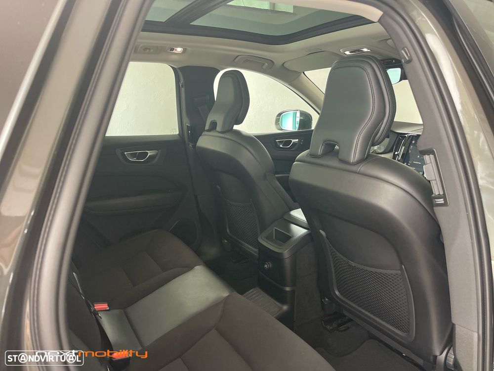 Volvo XC 60 2.0 T8 PHEV Momentum Plus AWD - 19