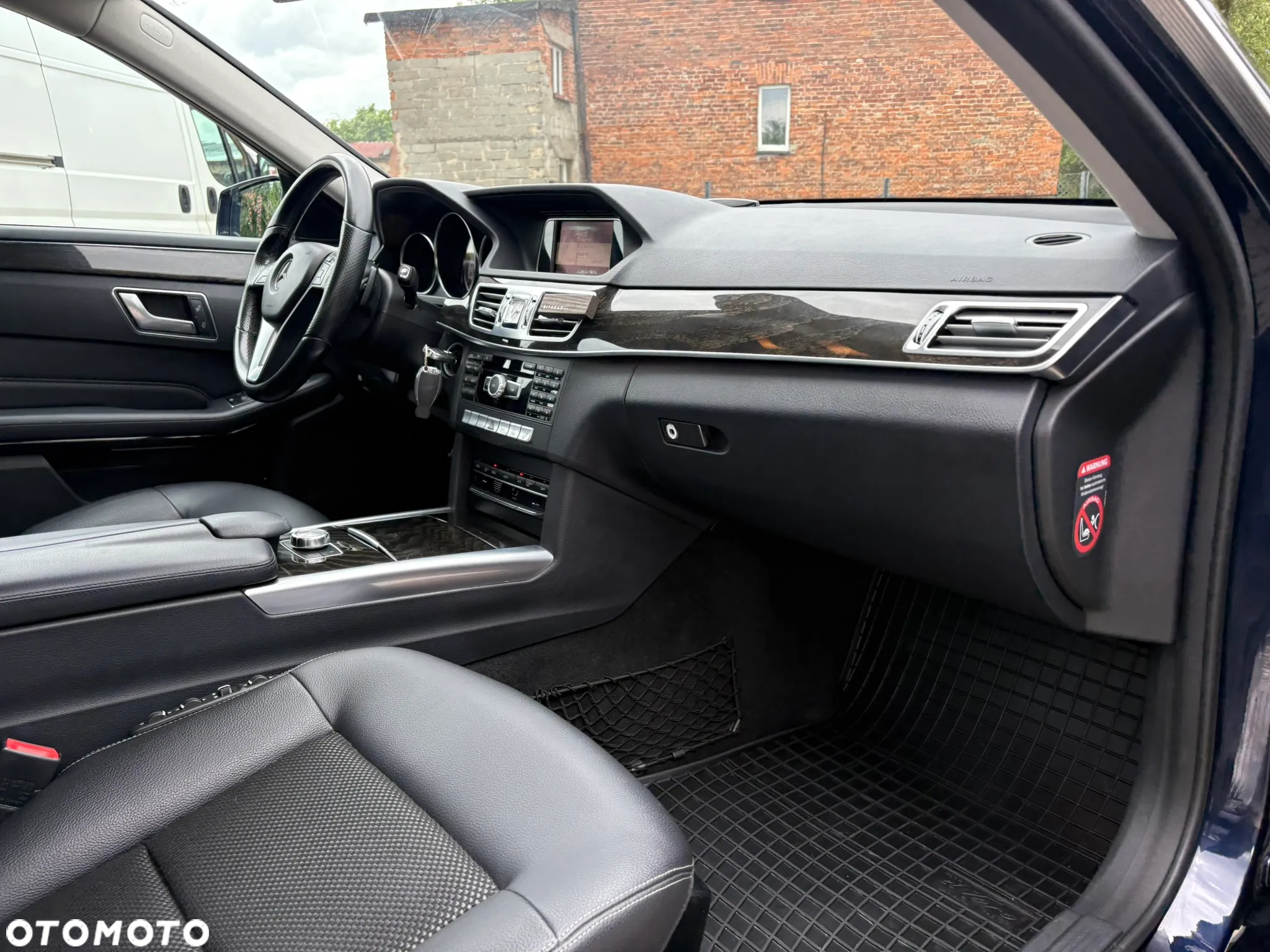Mercedes-Benz Klasa E 300 T BlueTEC 9G-TRONIC - 13