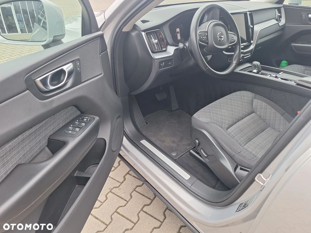 Volvo XC 60 B4 D Momentum Pro - 24