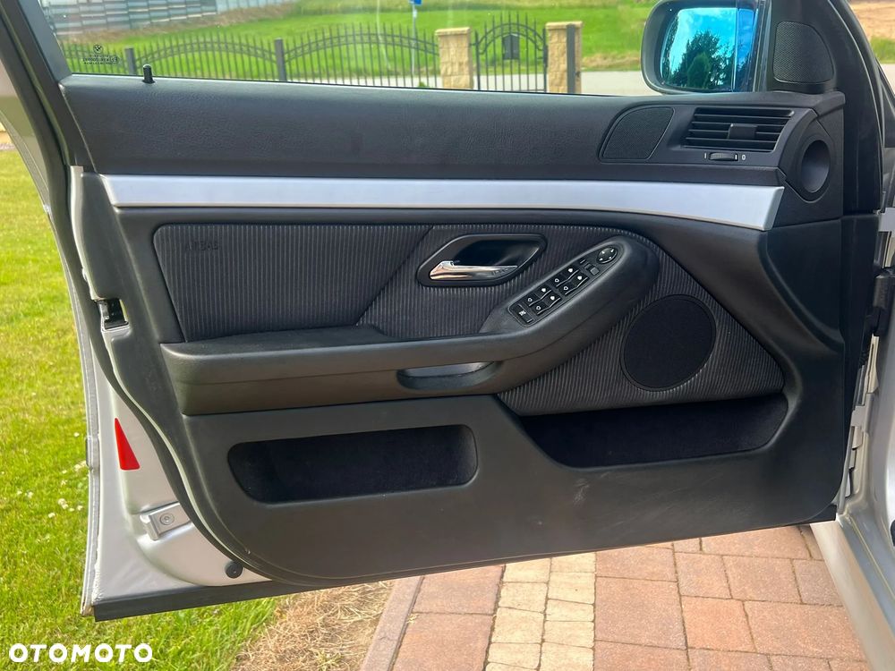 BMW Seria 5 520i Touring Edition Exclusive - 31