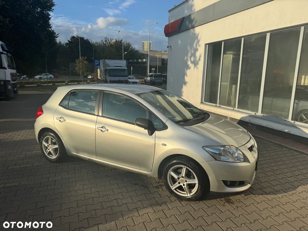 Toyota Auris 1.4 VVT-i Terra - 3