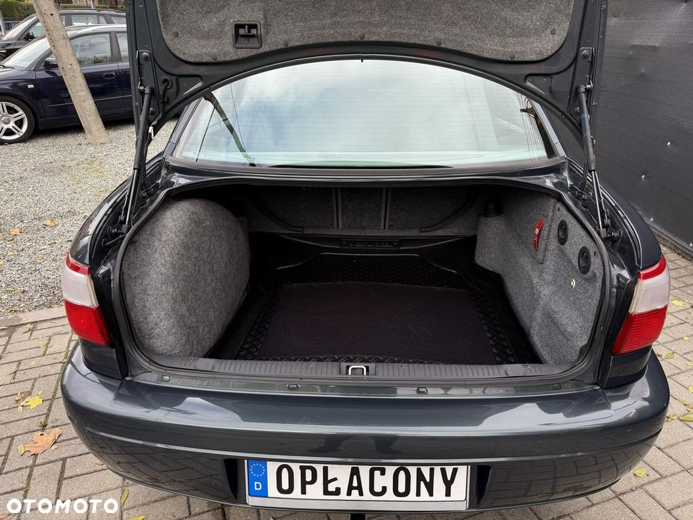 Opel Omega 3.0 Executive - 34