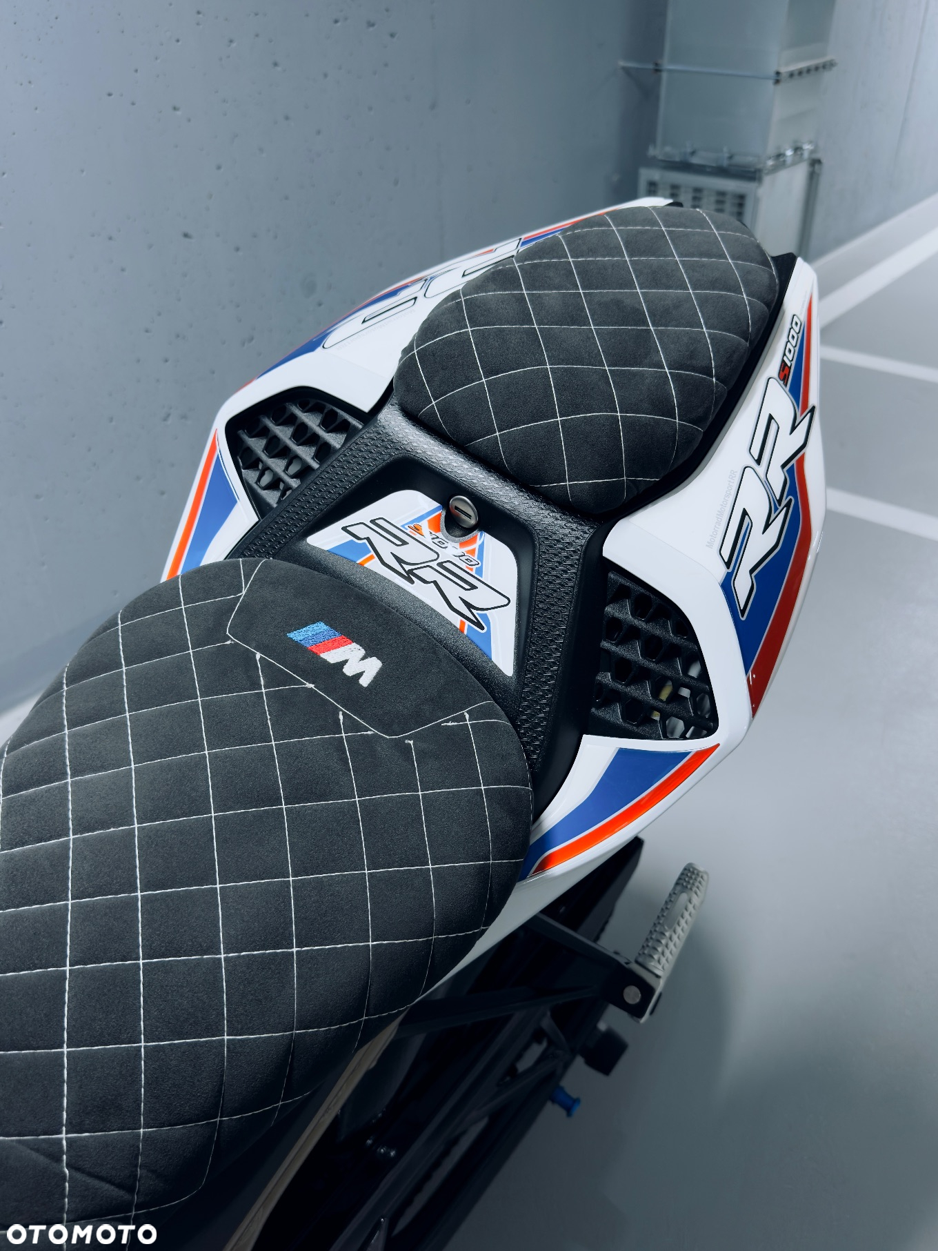 BMW S - 5