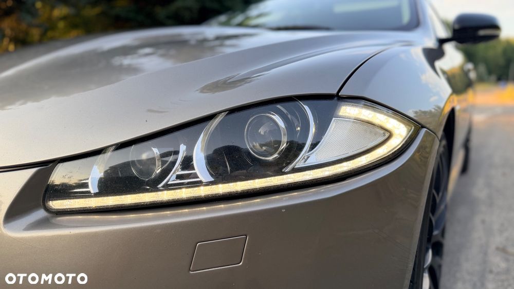 Jaguar XF 2.2 D - 16