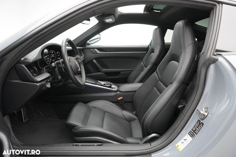 Porsche 911 Carrera 4 PDK - 18