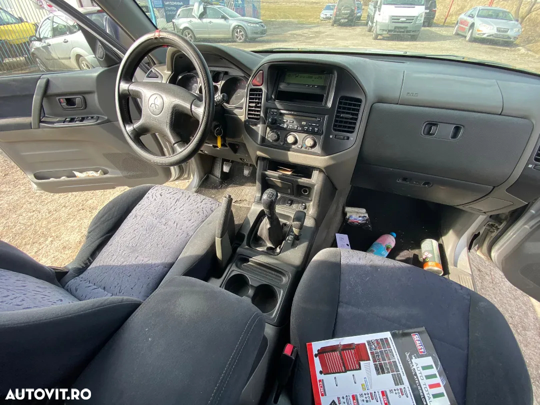 Dezmembrez Mitsubishi Pajero - 5