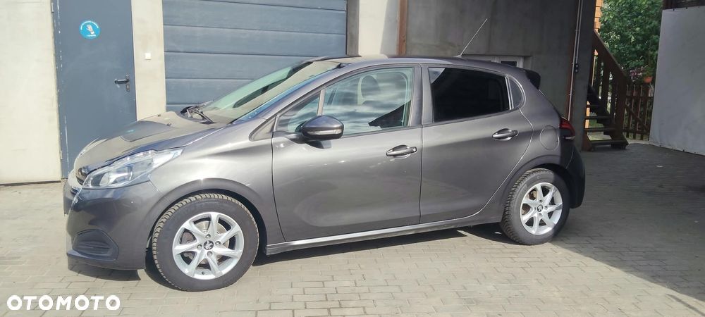 Peugeot 208 - 4