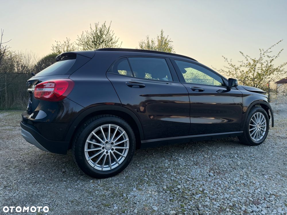 Mercedes-Benz GLA 180 Urban - 10