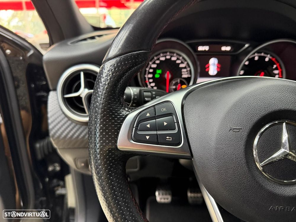 Mercedes-Benz A 180 AMG Line - 22