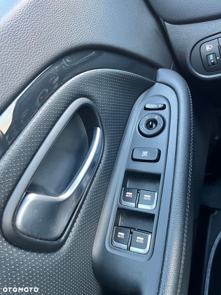 Kia Carens 1.7 CRDi Business Line 7os 7DCT - 18