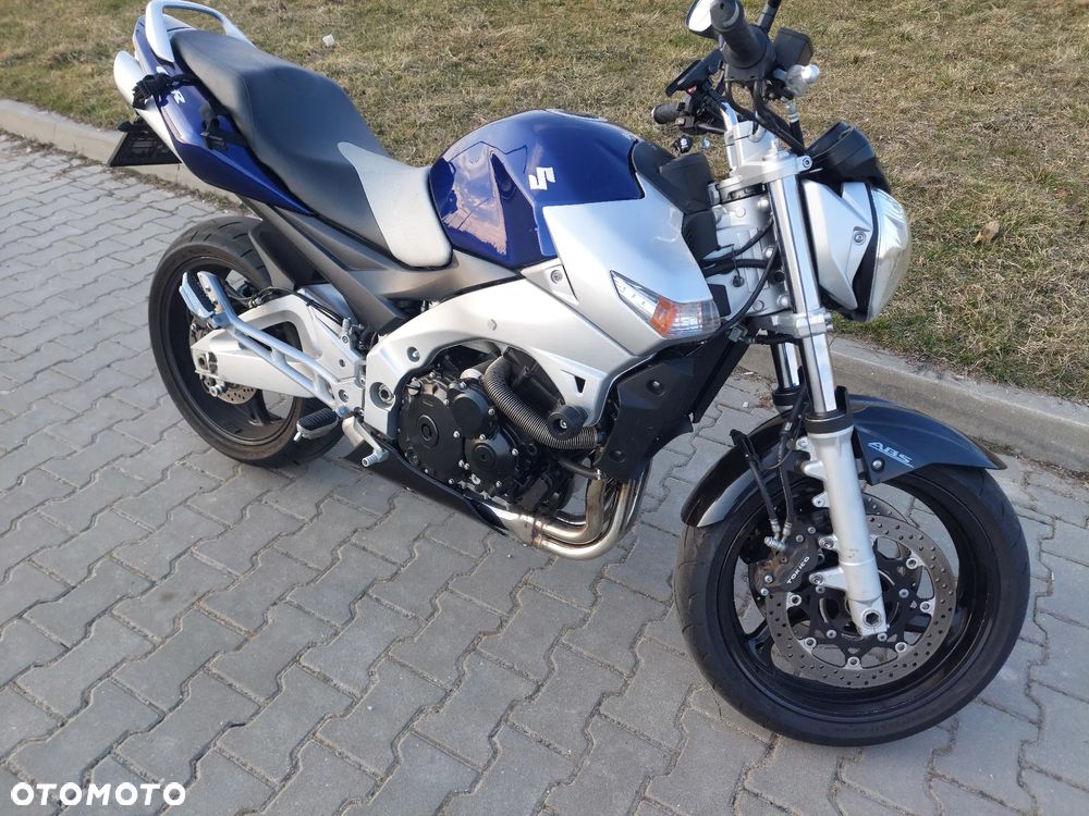Suzuki GSR - 1