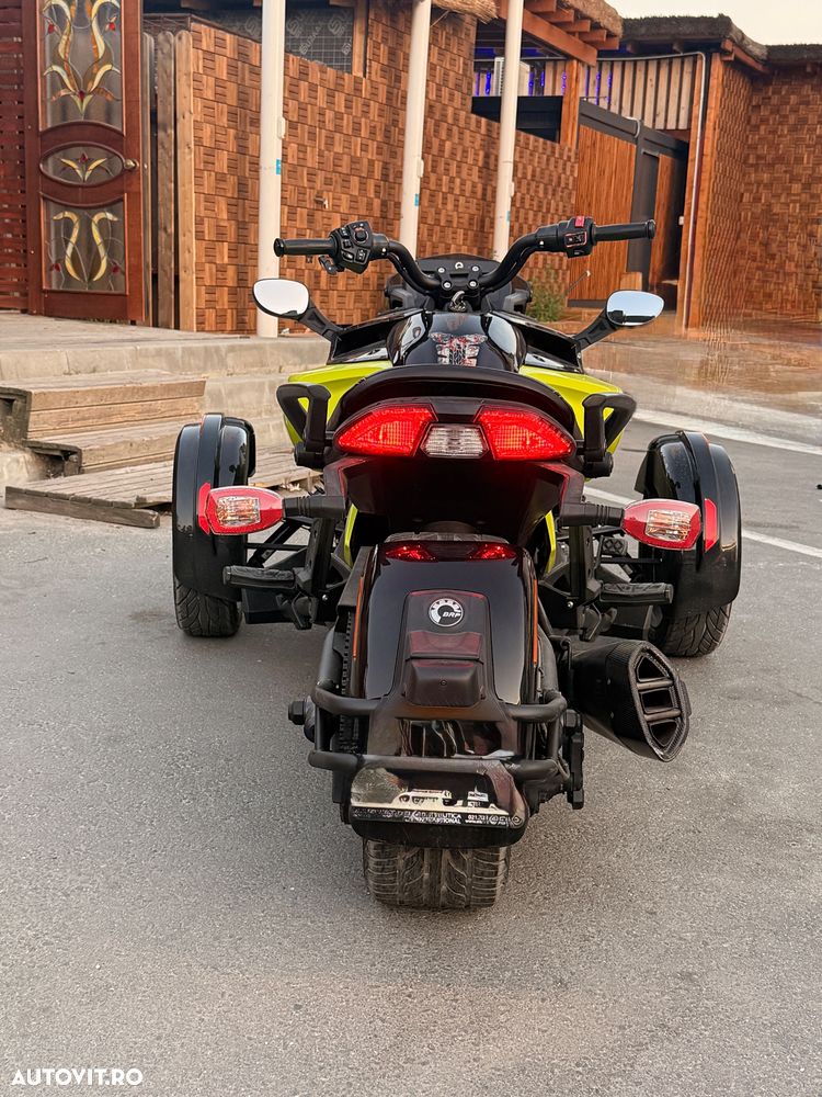Can-Am Spyder - 4