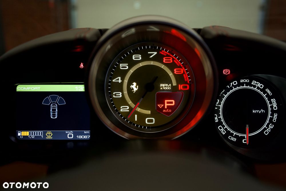 Ferrari California T - 31