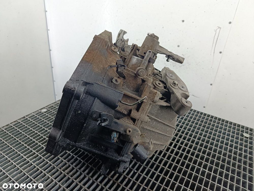SKRZYNIA BIEGÓW MANUALNA 6 OPEL ZAFIRA B M32 1.9 CDTI - 6