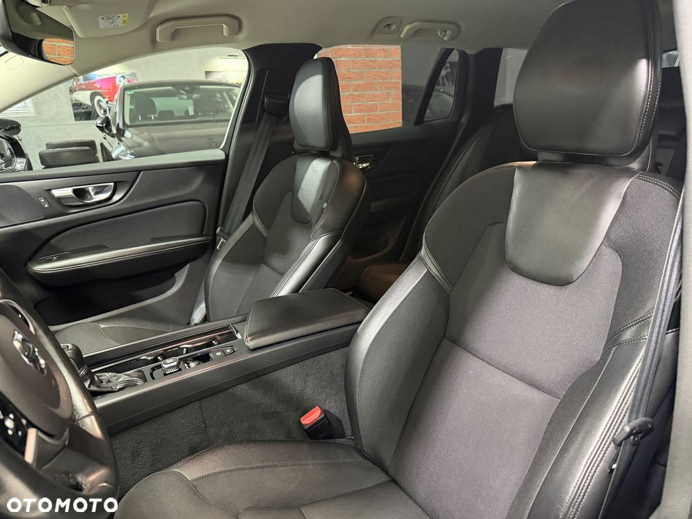 Volvo V60 Cross Country D4 AWD Geartronic - 19