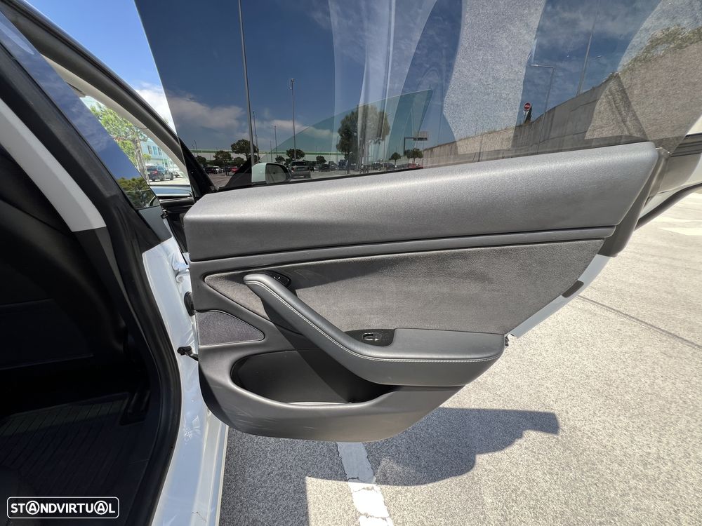 Tesla Model 3 Long Range AWD Dual Motor - 26