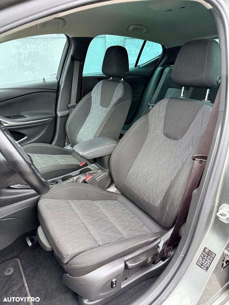 Opel Astra 1.5 D Start/Stop Design&Tech - 17