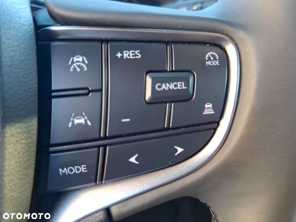 Lexus UX 2025
