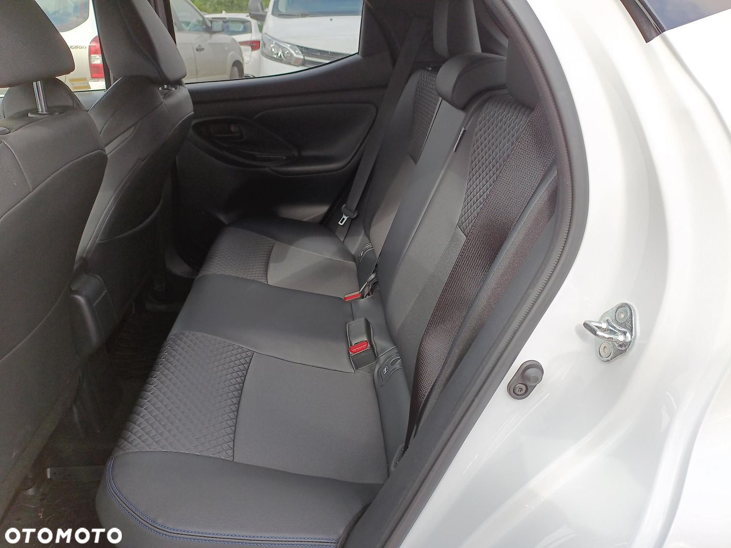 Toyota Yaris - 12