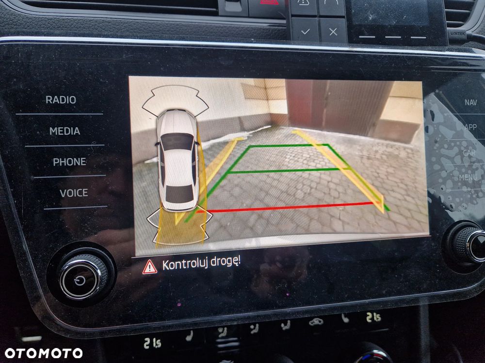 Skoda Superb 2.0 TDI SCR Sportline DSG - 37