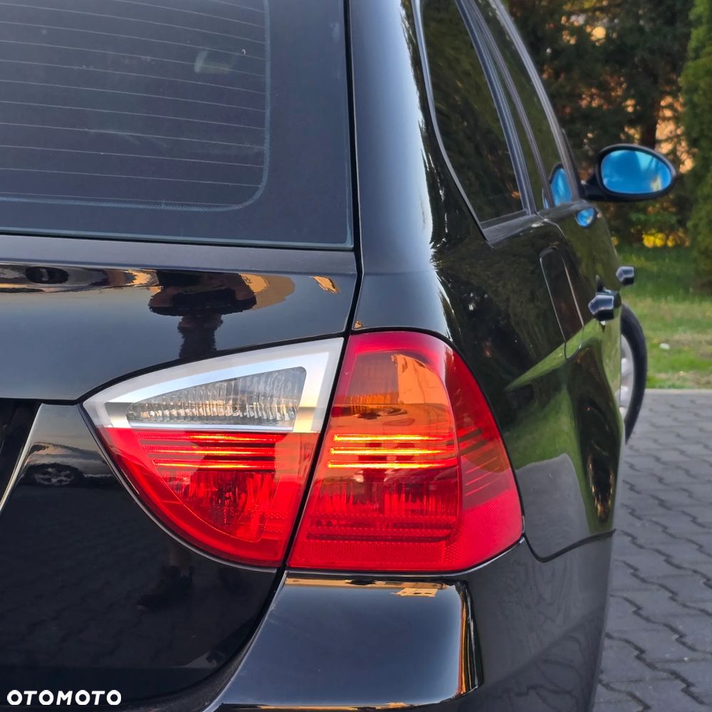 BMW Seria 3 320i Touring - 15