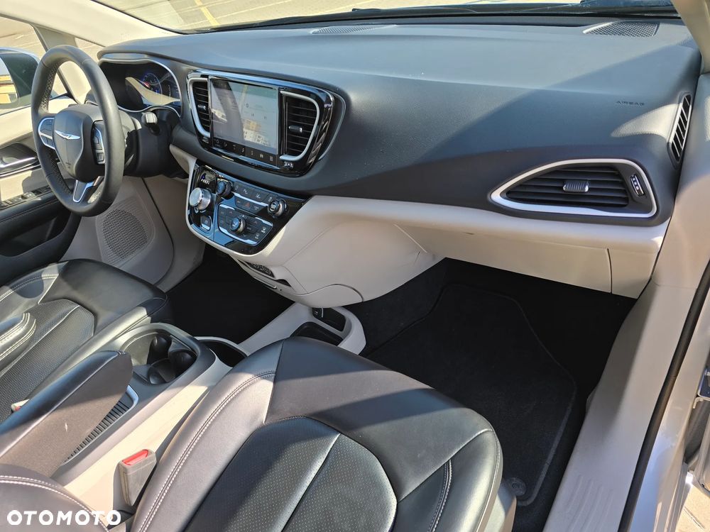 Chrysler Pacifica - 18