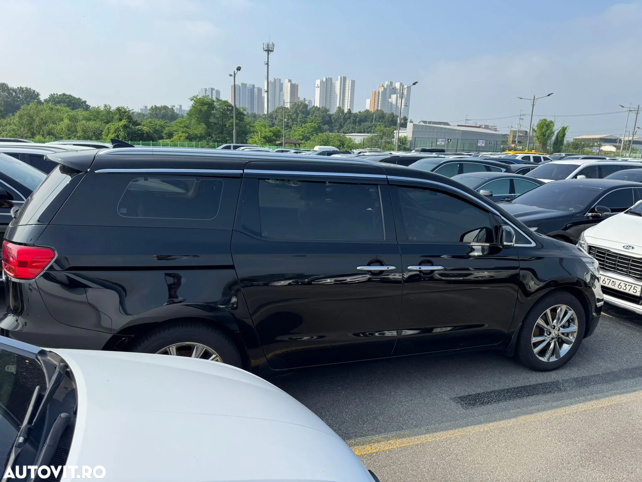 Kia Carnival - 7