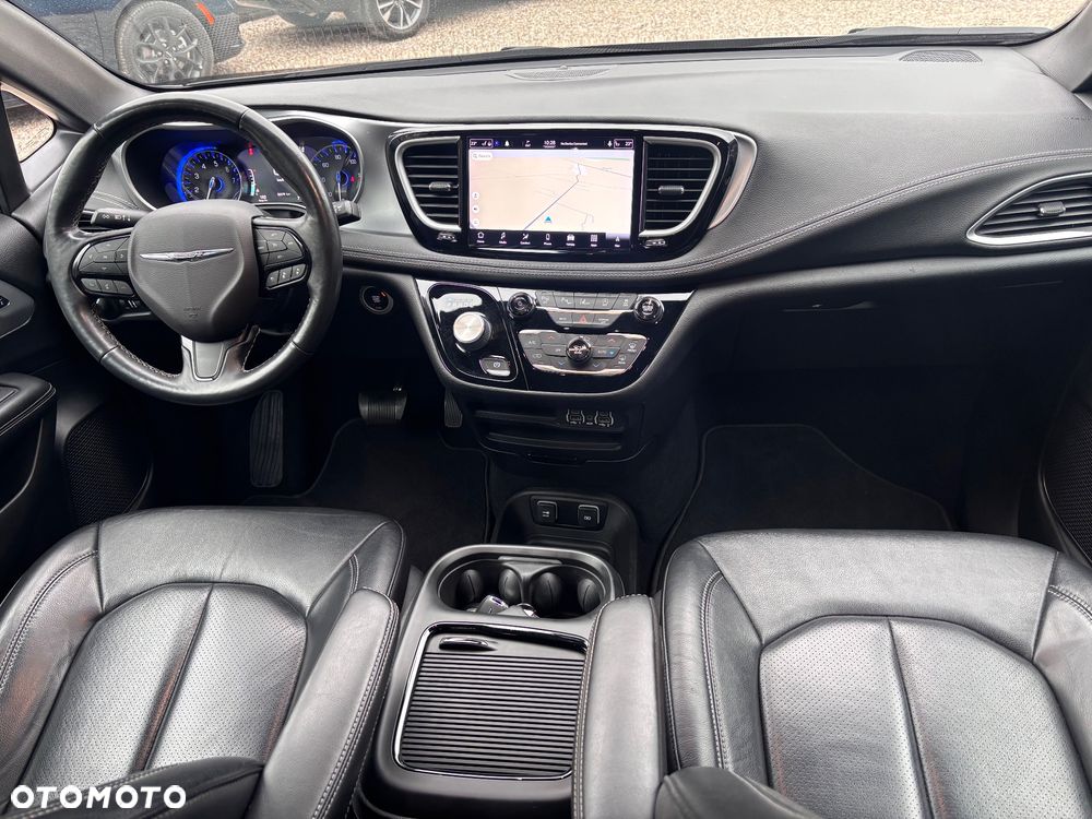 Chrysler Pacifica - 25