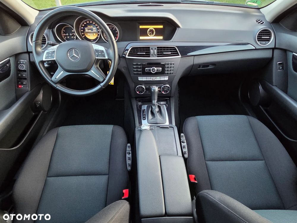 Mercedes-Benz Klasa C 180 BlueEFFICIENCY 7G-TRONIC Elegance - 32