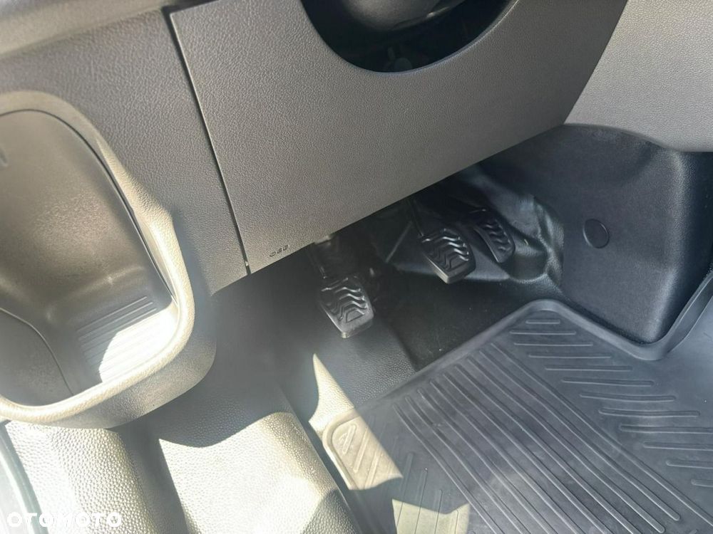 Ford Transit - 12