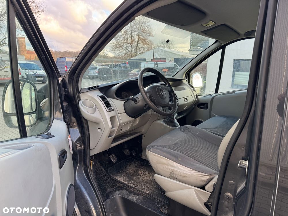 Opel Vivaro - 8