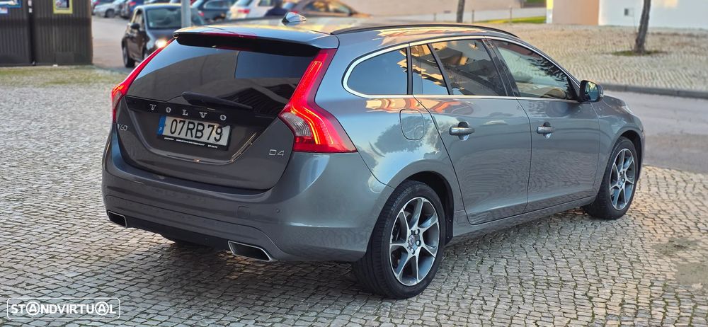 Volvo V60 2.0 D4 Momentum Geartronic - 6