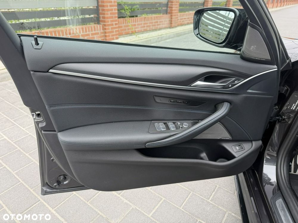 BMW Seria 5 520d xDrive mHEV M Sport sport - 36