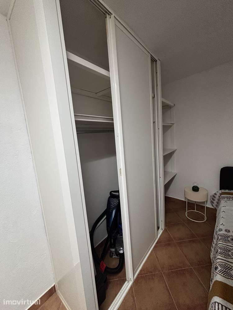 T0 em moradia mobilado e equipado - Grande imagem: 2/10