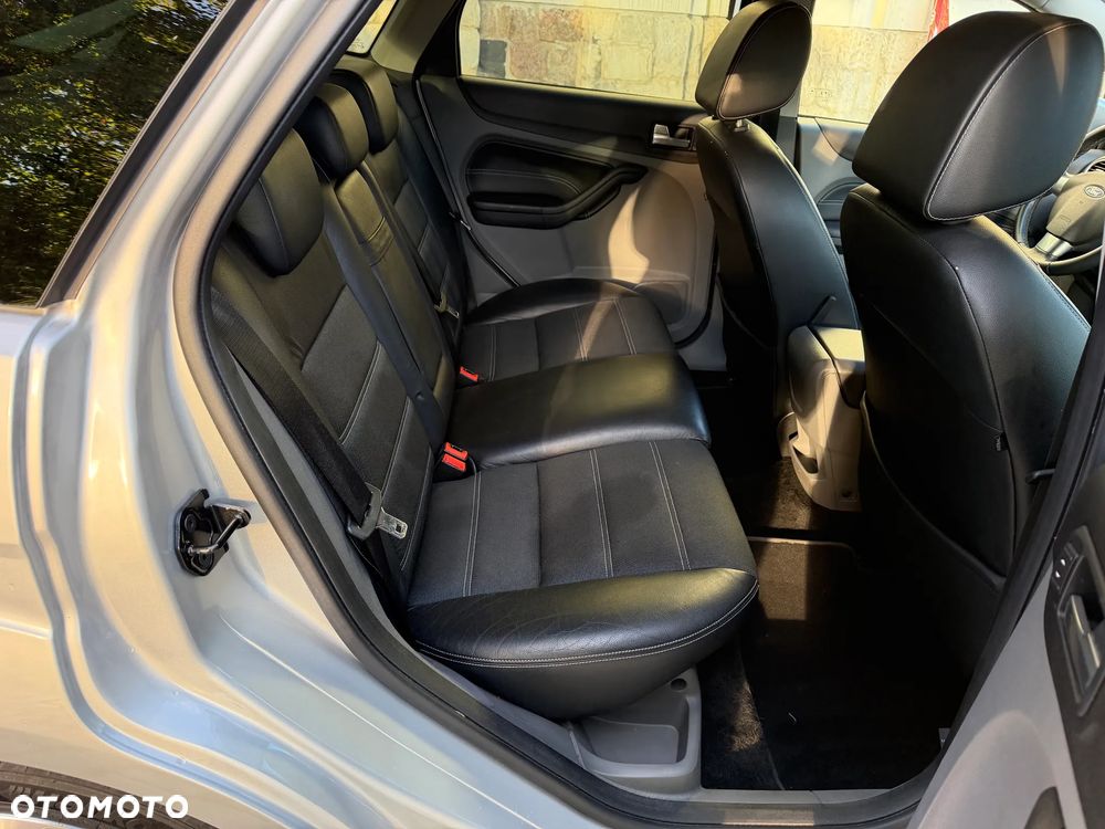 Ford Focus 1.6 Ti-VCT Titanium - 27