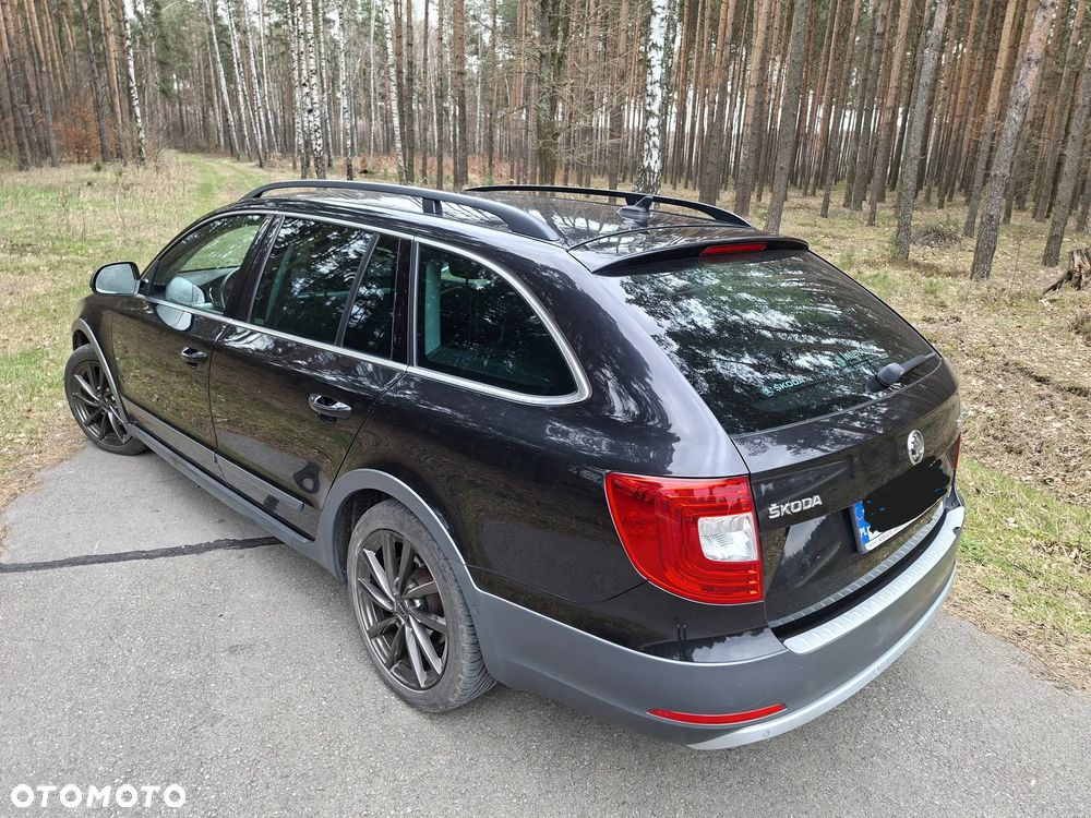 Skoda Superb 2.0 TDI 4x4 Elegance Outdoor DSG - 17